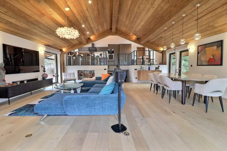 Stylish, recently built eco chalet