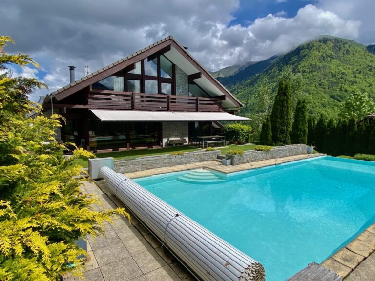 Unique chalet with pool